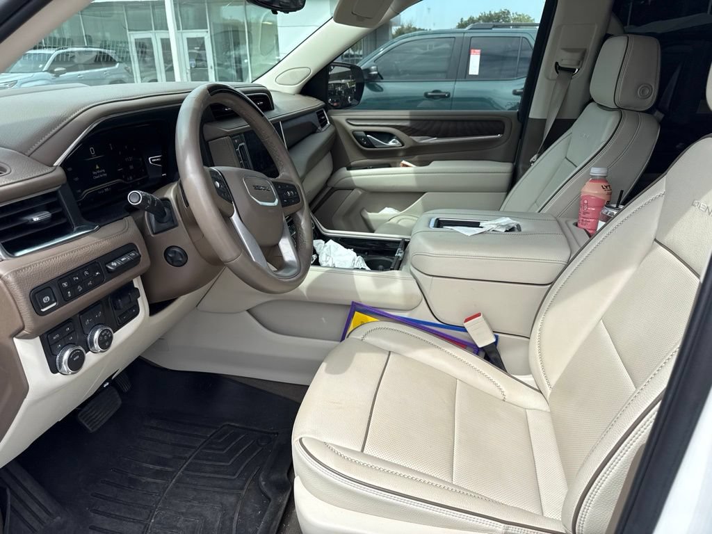Used 2024 GMC Yukon XL Denali w/ Advanced Technology Package AWD/4WD image 32