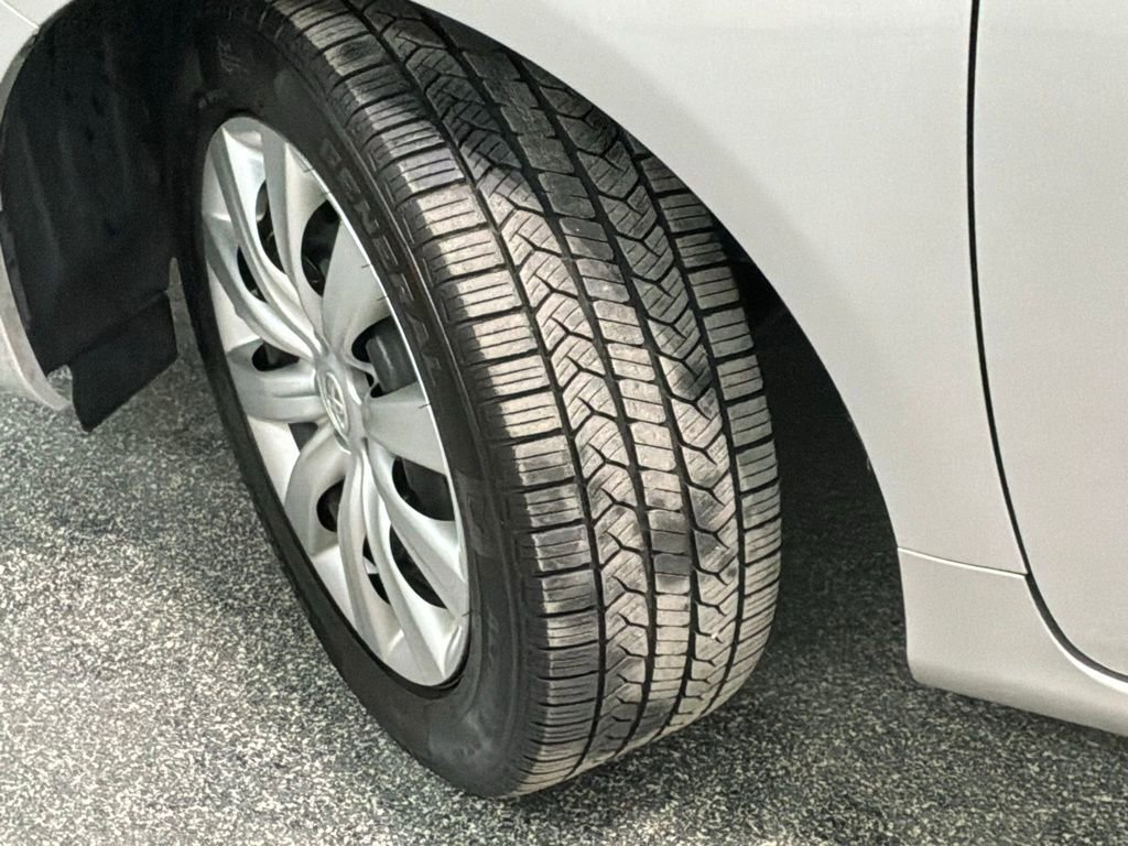 Used 2012 Toyota Corolla LE FWD image 29