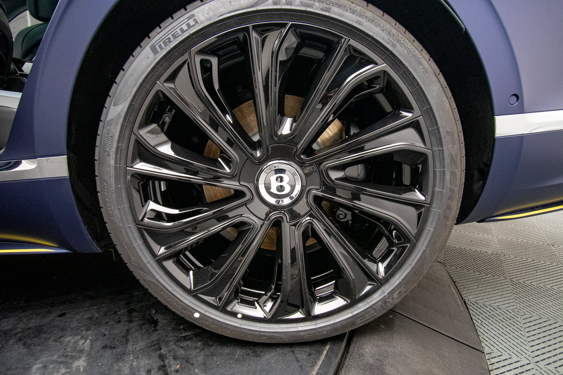 New 2026 Bentley Flying Spur Plug-In Hybrid AWD/4WD image 54