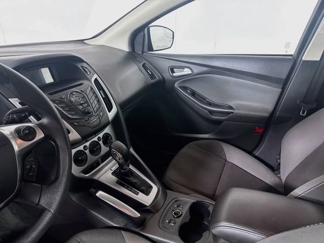 Used 2013 Ford Focus SE w/ SE Winter Pkg FWD image 11