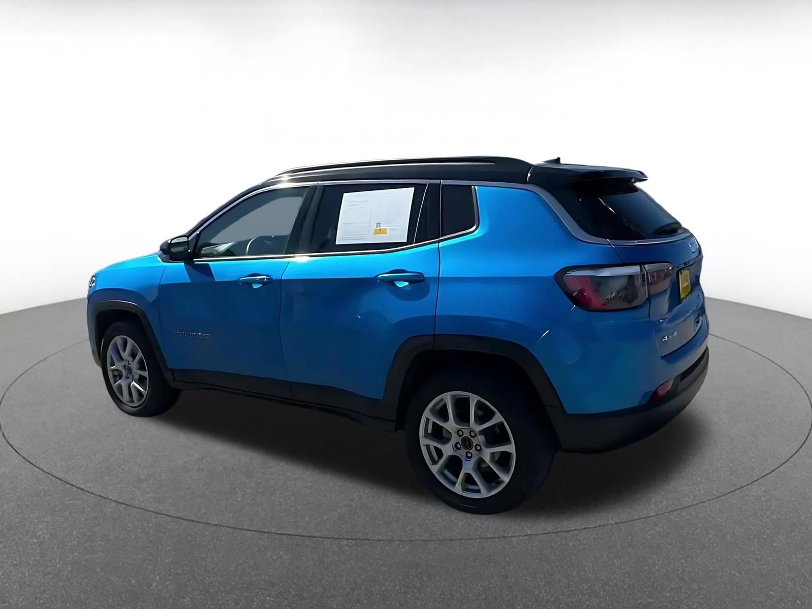 Used 2025 Jeep Compass Limited AWD/4WD image 9