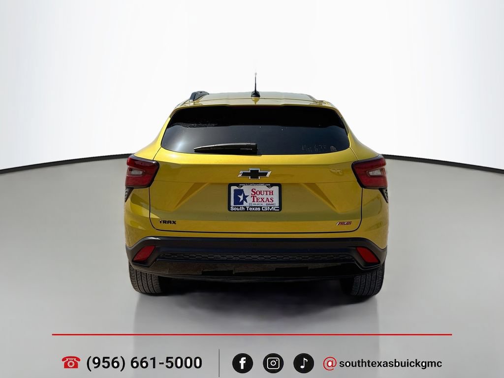 Used 2025 Chevrolet Trax RS w/ Sunroof Package FWD image 7