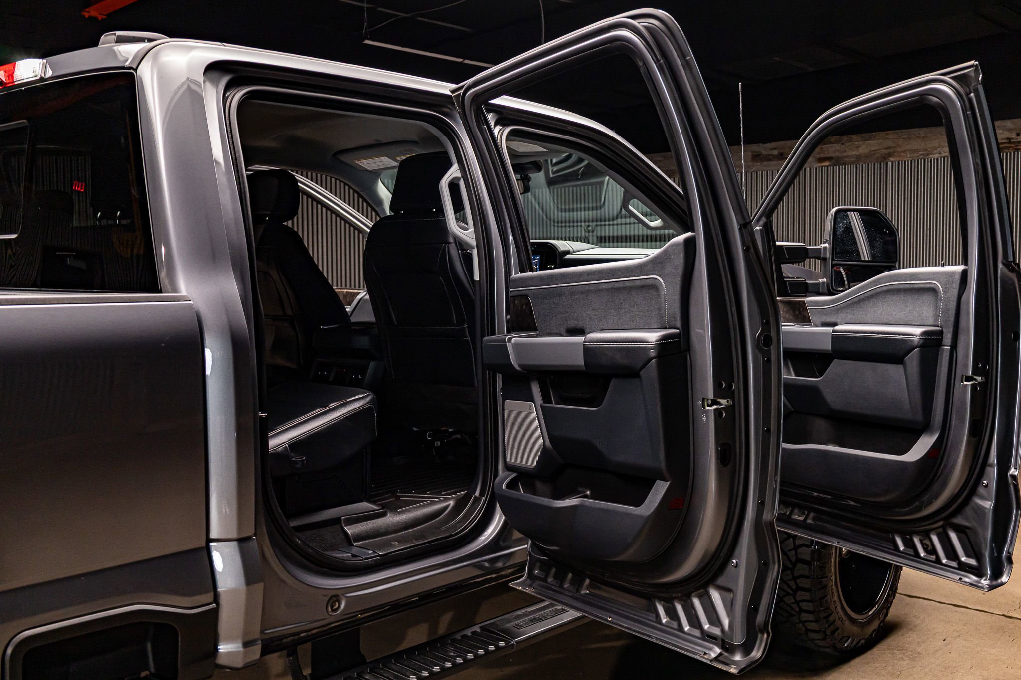 Used 2023 Ford F250 Lariat w/ Sport Appearance Package image 30