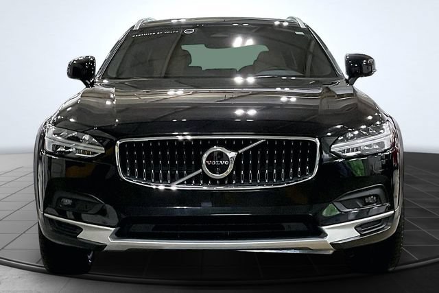 Used 2025 Volvo V90 B6 Cross Country Ultra AWD/4WD image 4