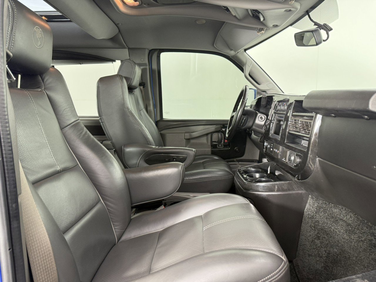 Used 2018 GMC Savana 2500 w/ Enhanced Convenience Package RWD image 11