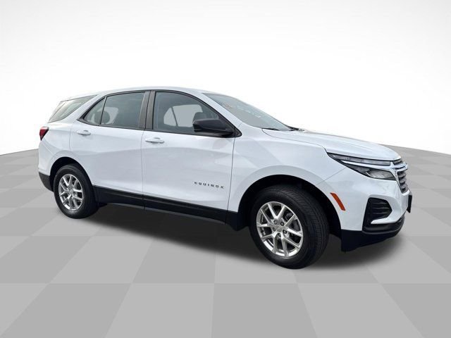 Used 2023 Chevrolet Equinox LS AWD/4WD image 2