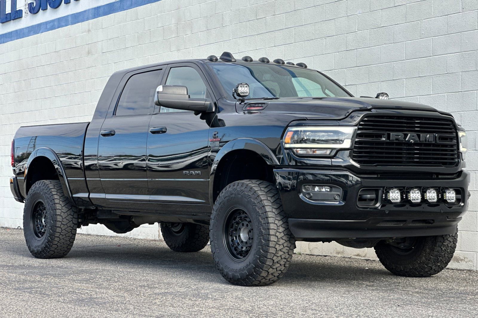 Used 2020 RAM 2500 Laramie w/ Night Edition AWD/4WD image 2