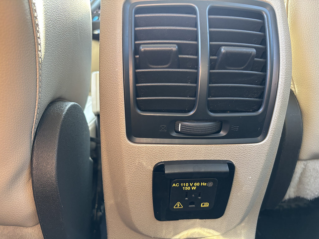 Used 2017 Ford Escape Titanium w/ Canadian Touring Package AWD/4WD image 32