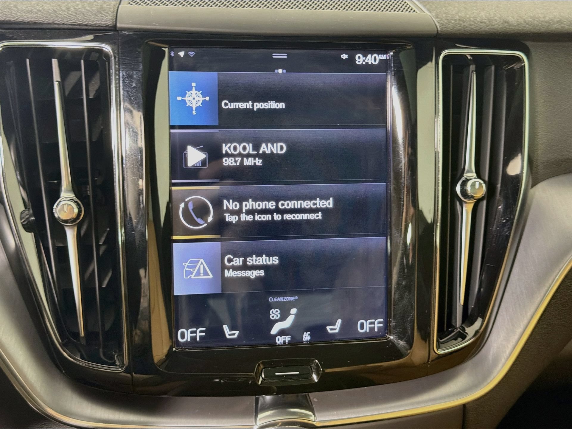 Used 2020 Volvo XC60 T5 Momentum w/ Protection Package Premier AWD/4WD image 16