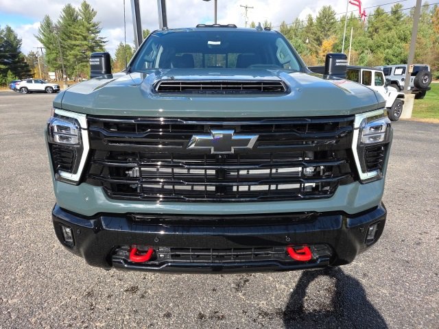 New 2025 Chevrolet Silverado 3500 LTZ w/ Trail Boss Package video 2