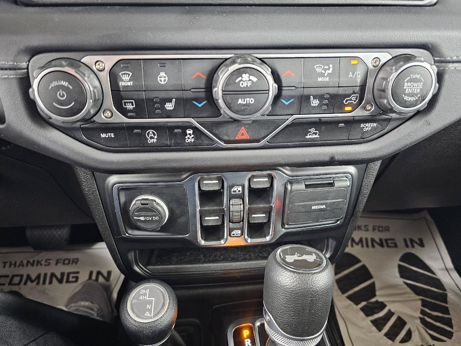 Used 2025 Jeep Wrangler Unlimited Sahara AWD/4WD image 26