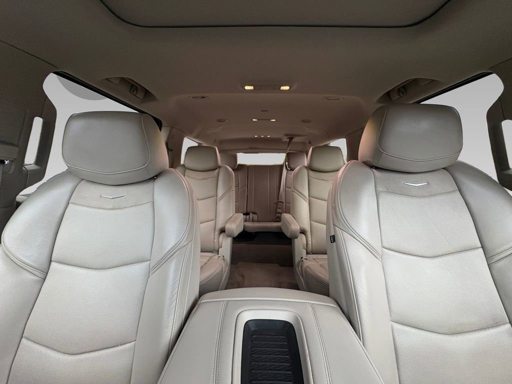 Used 2019 Cadillac Escalade ESV Luxury image 2