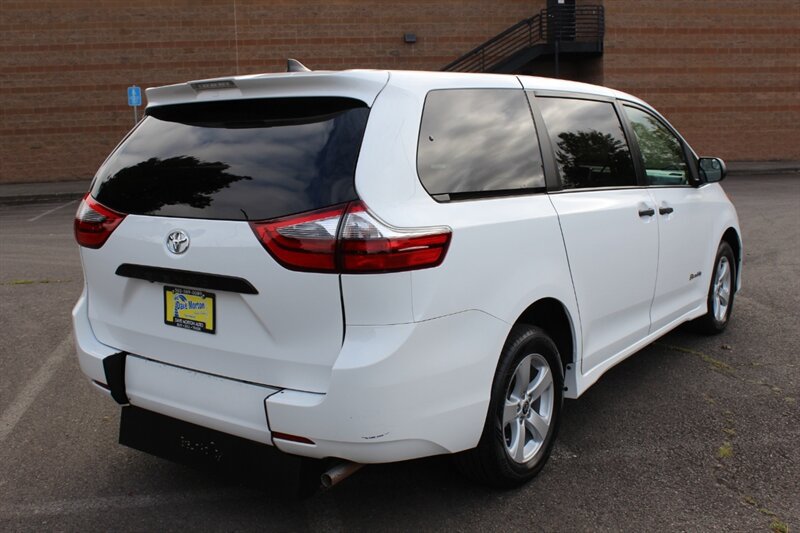 Used 2020 Toyota Sienna L FWD image 4