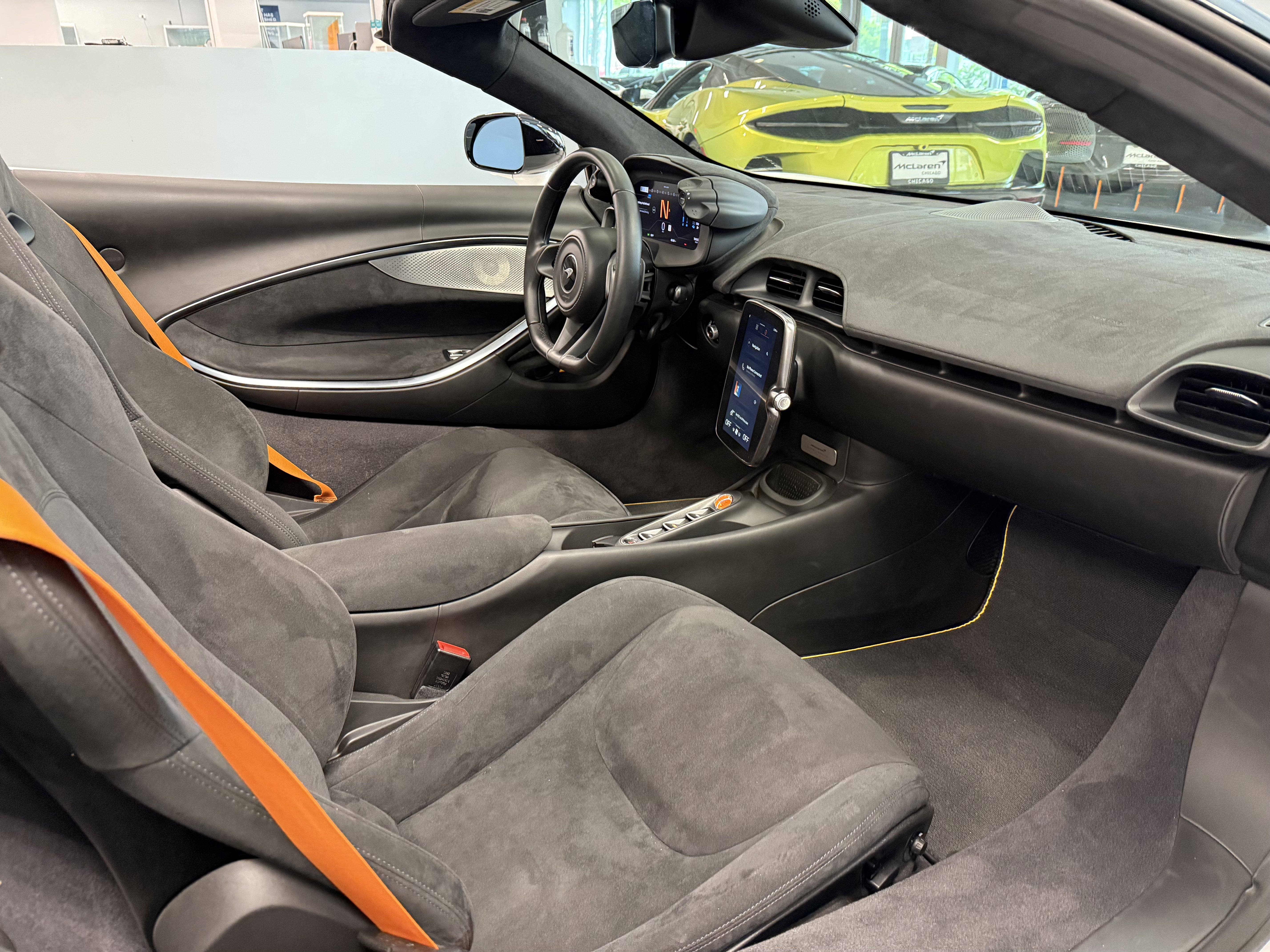 Used 2025 McLaren Artura Spider RWD image 18