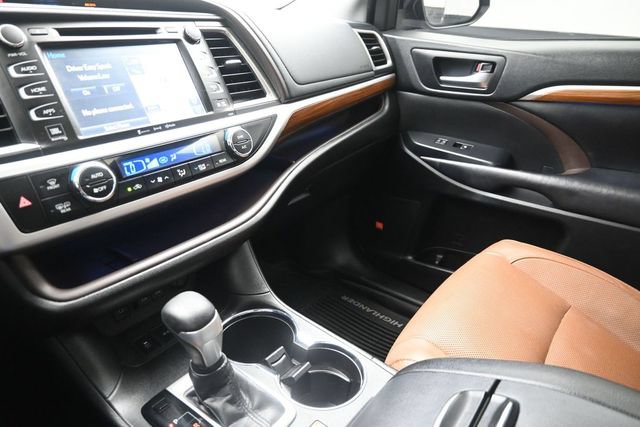 Used 2019 Toyota Highlander Limited FWD image 32