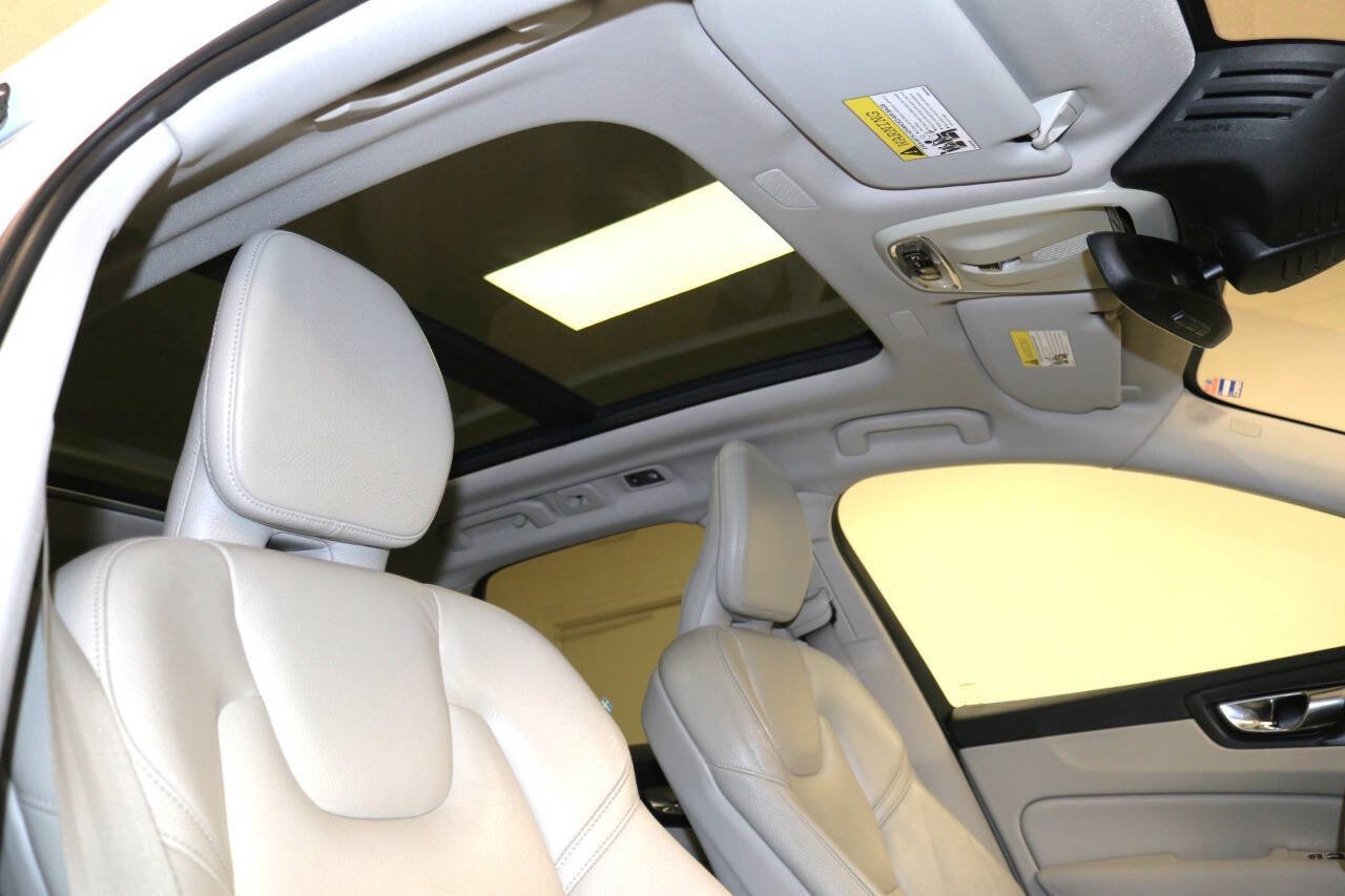 Used 2019 Volvo XC60 T5 Momentum w/ Premium Package AWD/4WD image 82