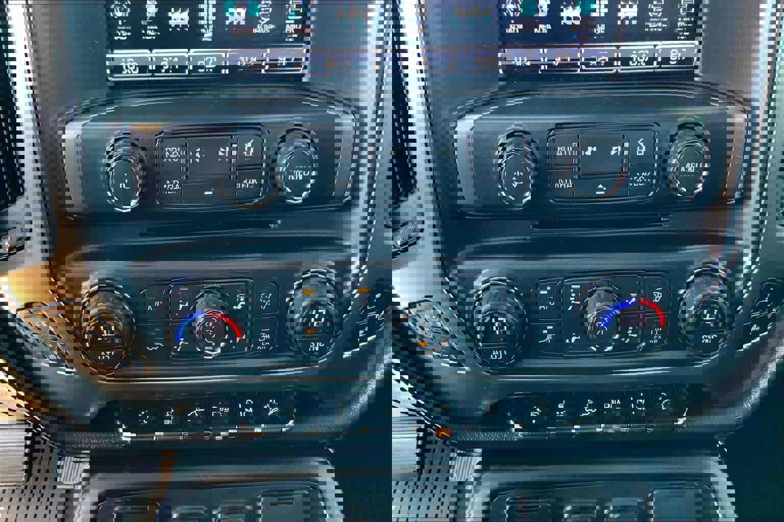 Used 2018 Chevrolet Silverado 2500 LTZ w/ Vortec Plus Package AWD/4WD image 33