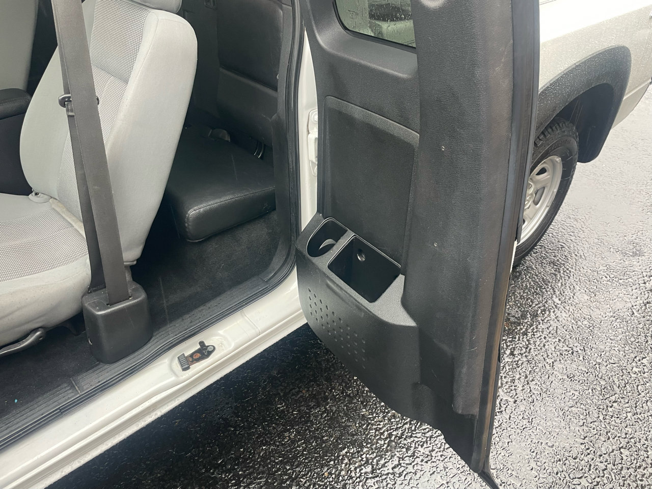 Used 2011 Dodge Dakota ST image 24