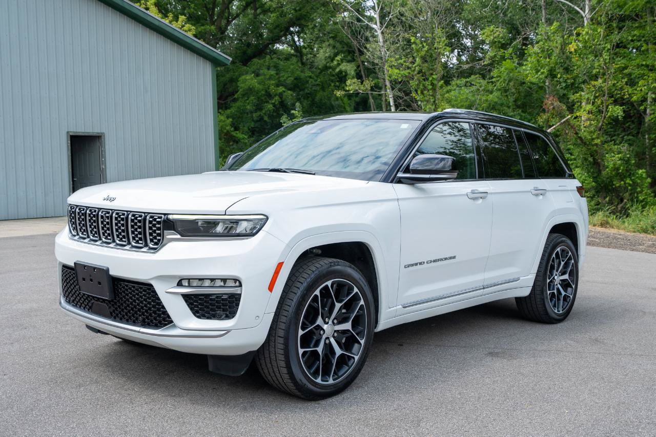 Used 2024 Jeep Grand Cherokee Summit AWD/4WD image 7