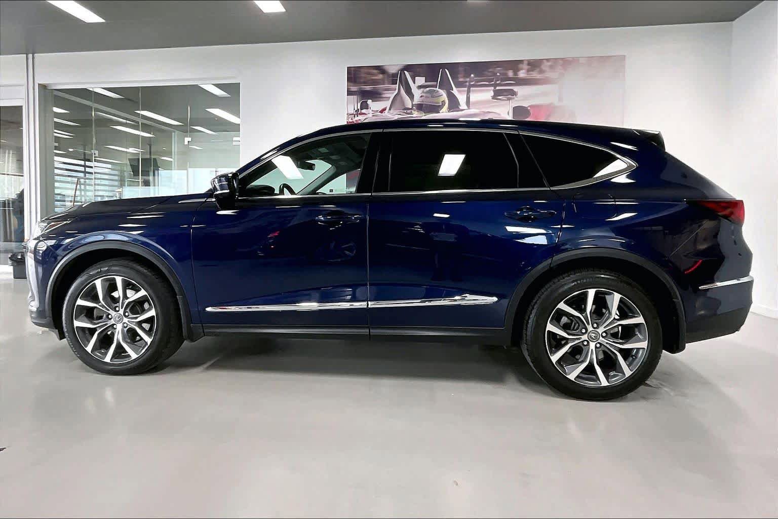 Used 2023 Acura MDX SH-AWD w/ Technology Package image 3
