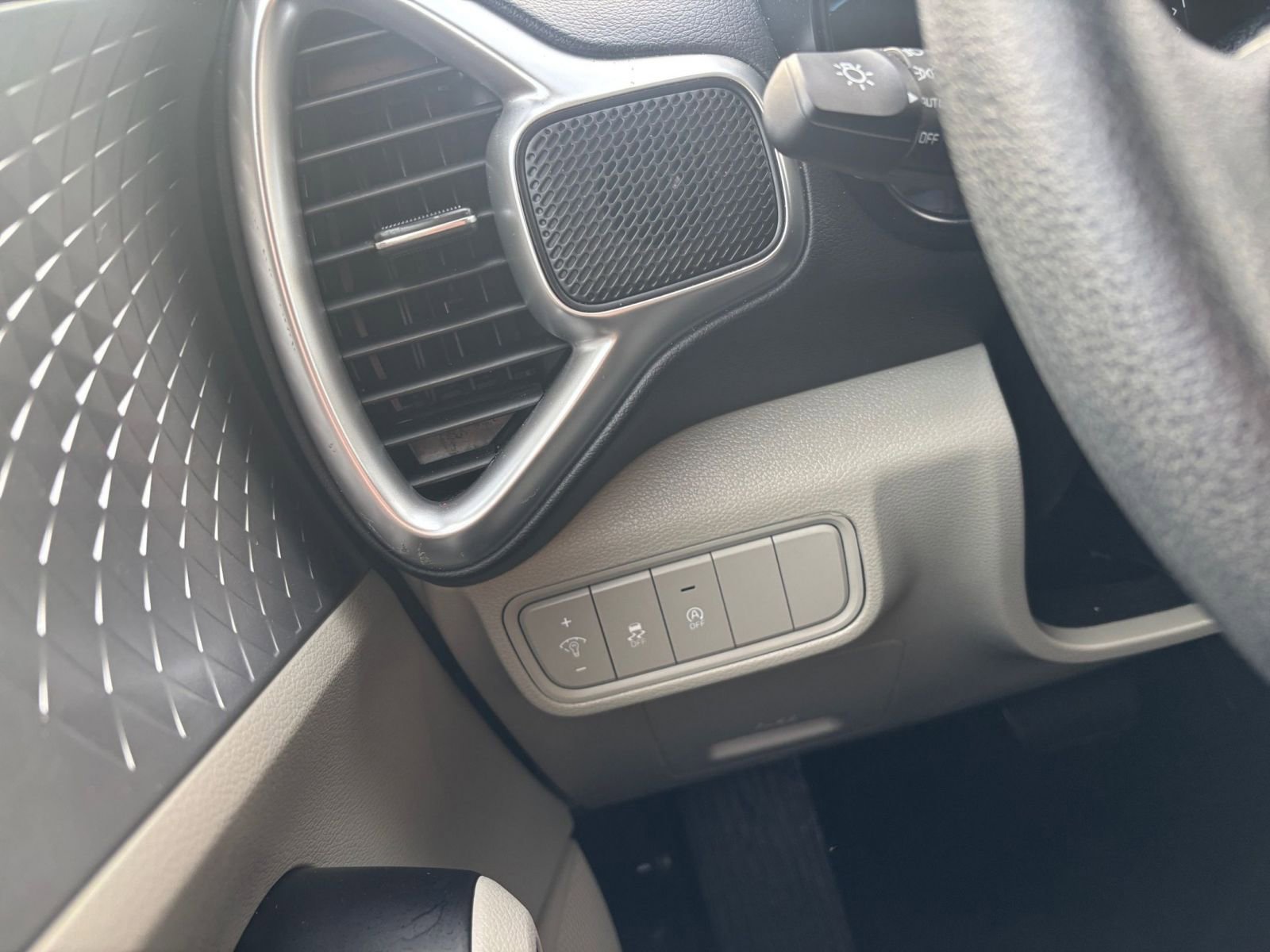 Used 2025 Kia Soul LX w/ LX Technology Package image 32