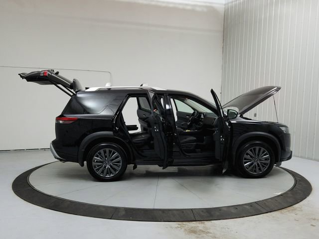 Used 2025 Nissan Pathfinder SL w/ SL Premium Package image 16