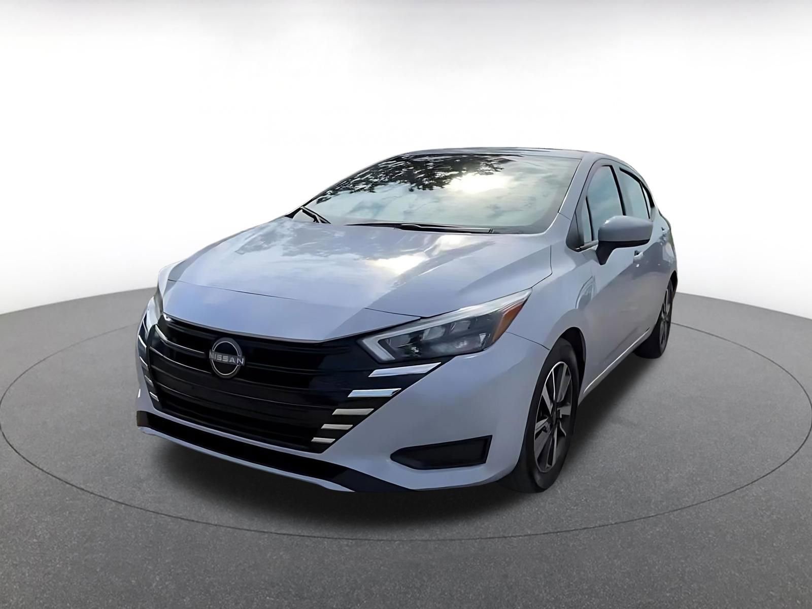 Used 2025 Nissan Versa SV image 7