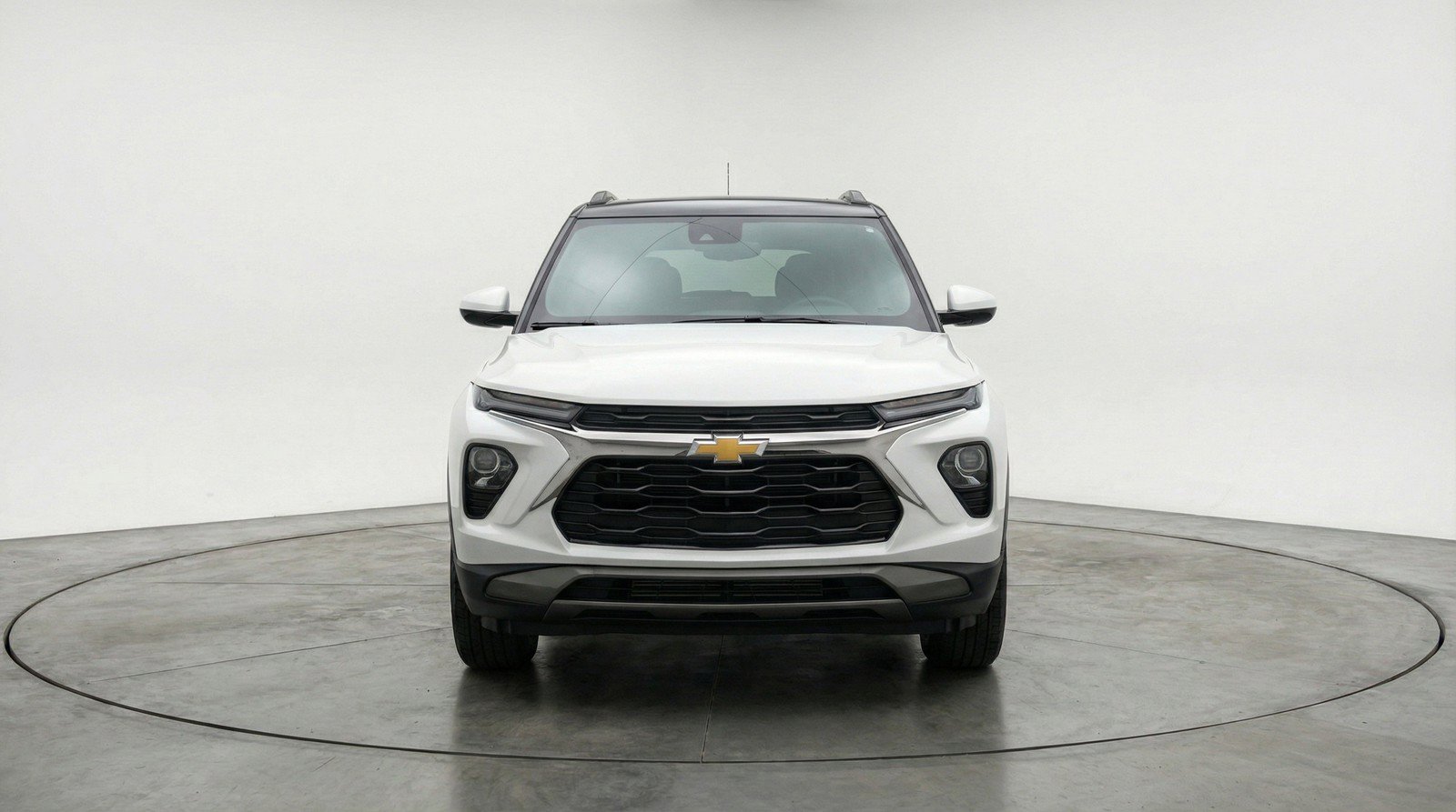Used 2025 Chevrolet TrailBlazer LT FWD image 2