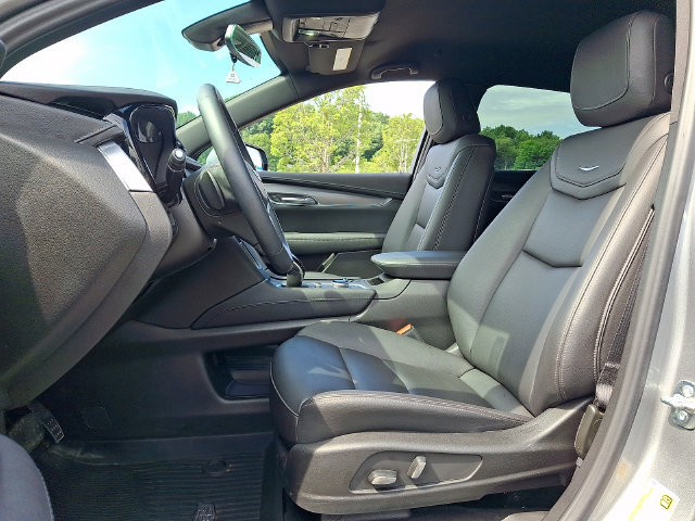 Certified 2025 Cadillac XT5 Luxury w/ LPO, Floor Liner Package AWD/4WD image 12