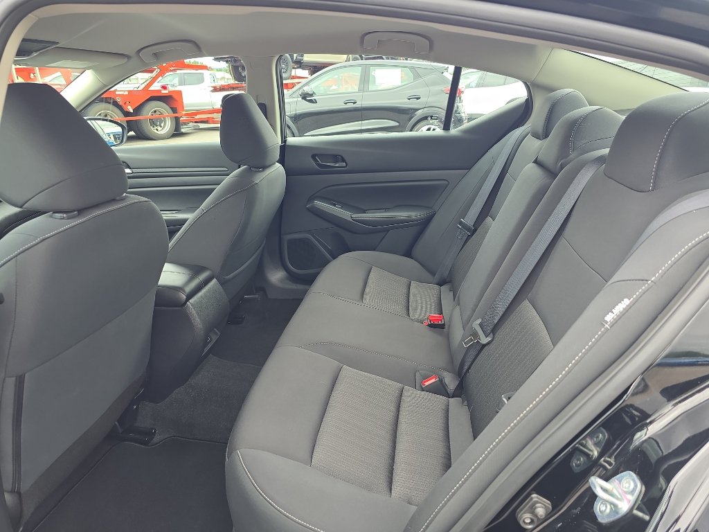 Used 2025 Nissan Altima 2.5 SV FWD image 20
