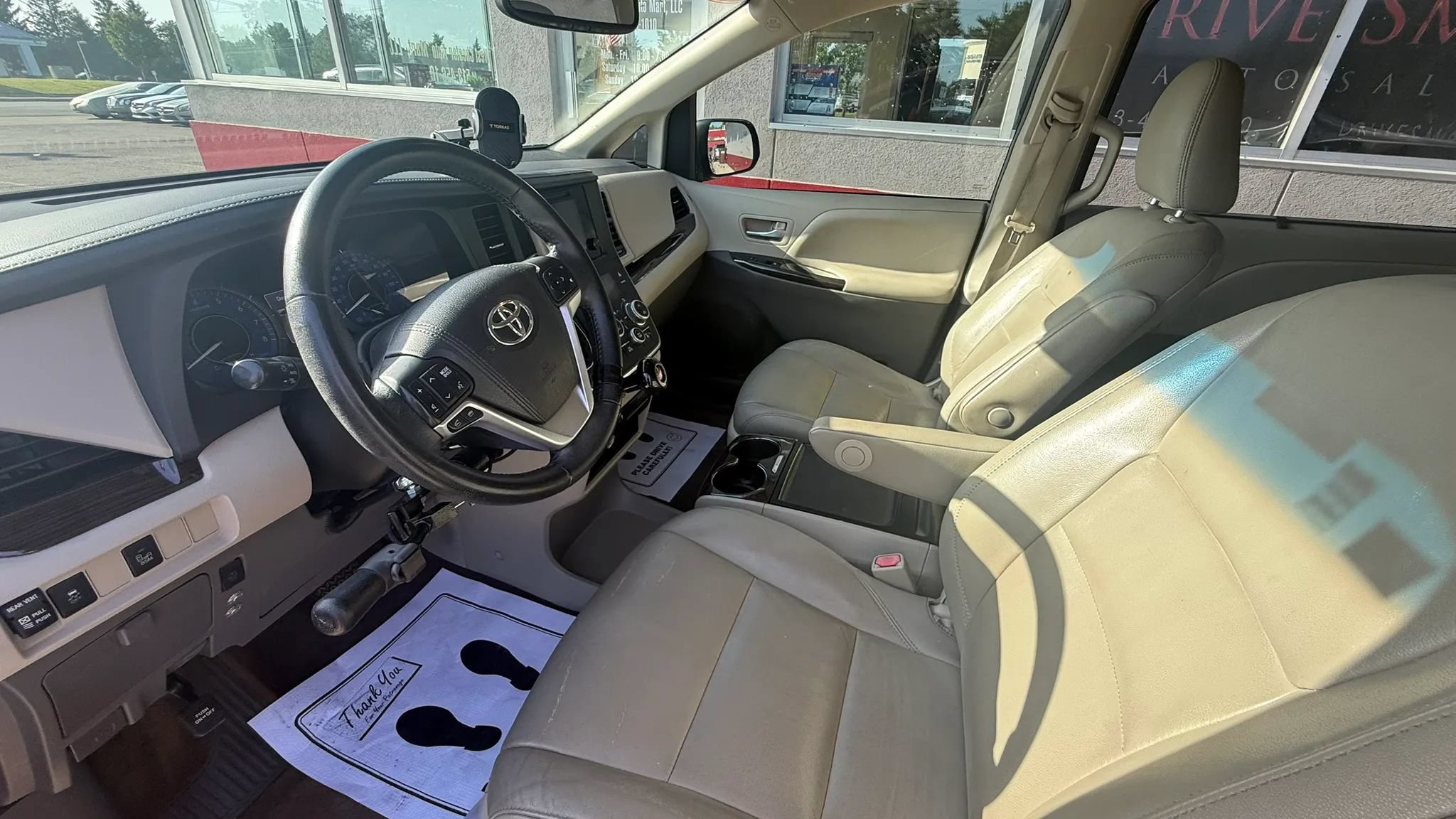 Used 2015 Toyota Sienna XLE FWD image 9