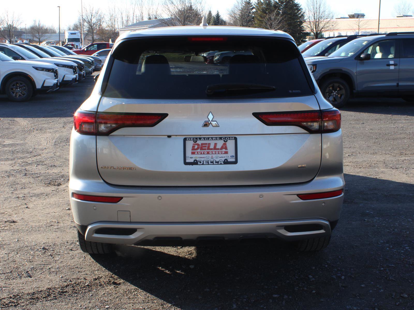 Used 2023 Mitsubishi Outlander SE image 6