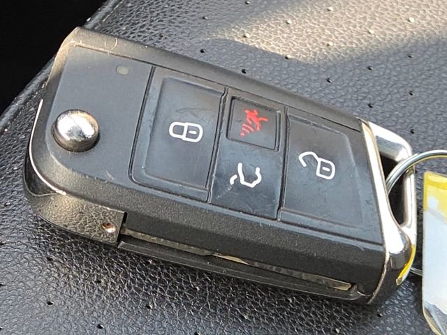 Used 2021 Volkswagen Tiguan SE R-Line image 43