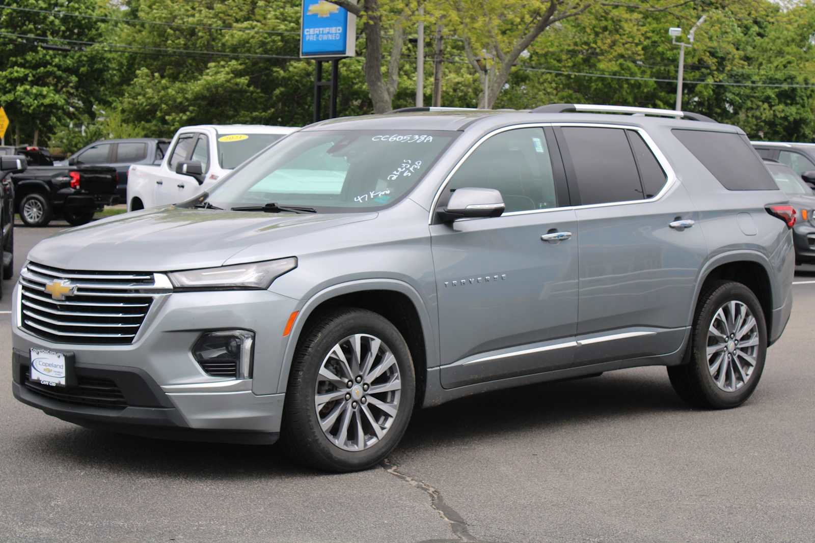Used 2023 Chevrolet Traverse Premier AWD/4WD image 2