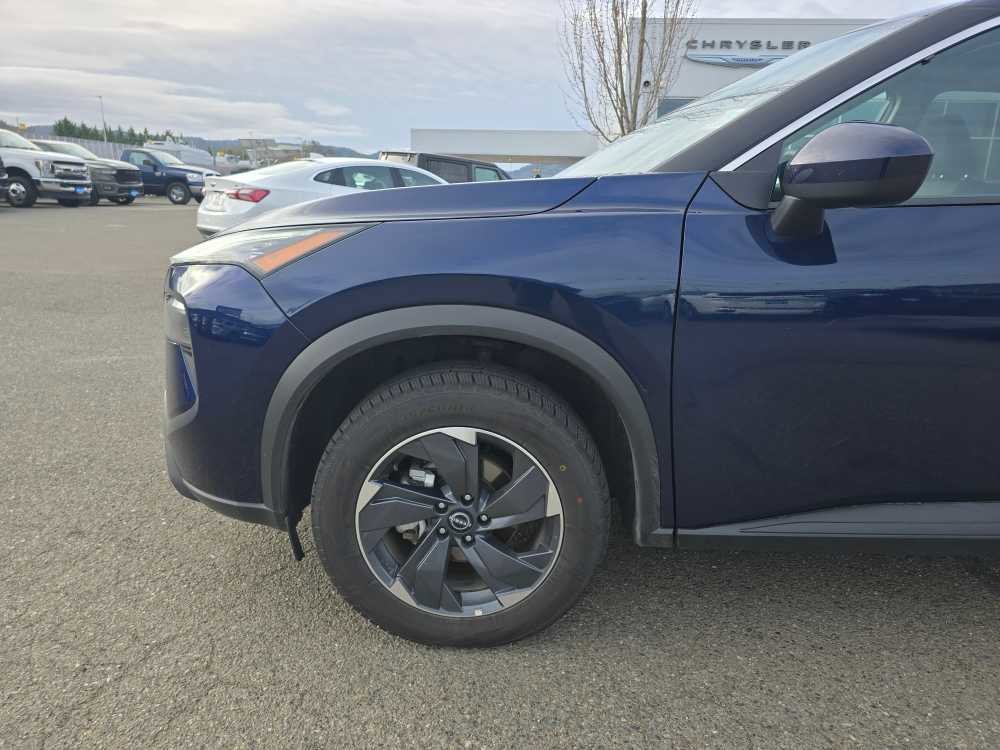 Used 2025 Nissan Rogue SV image 6