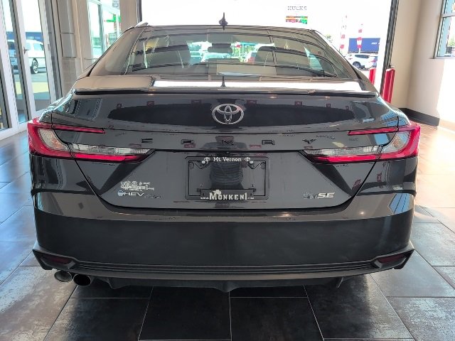 Used 2025 Toyota Camry SE image 6