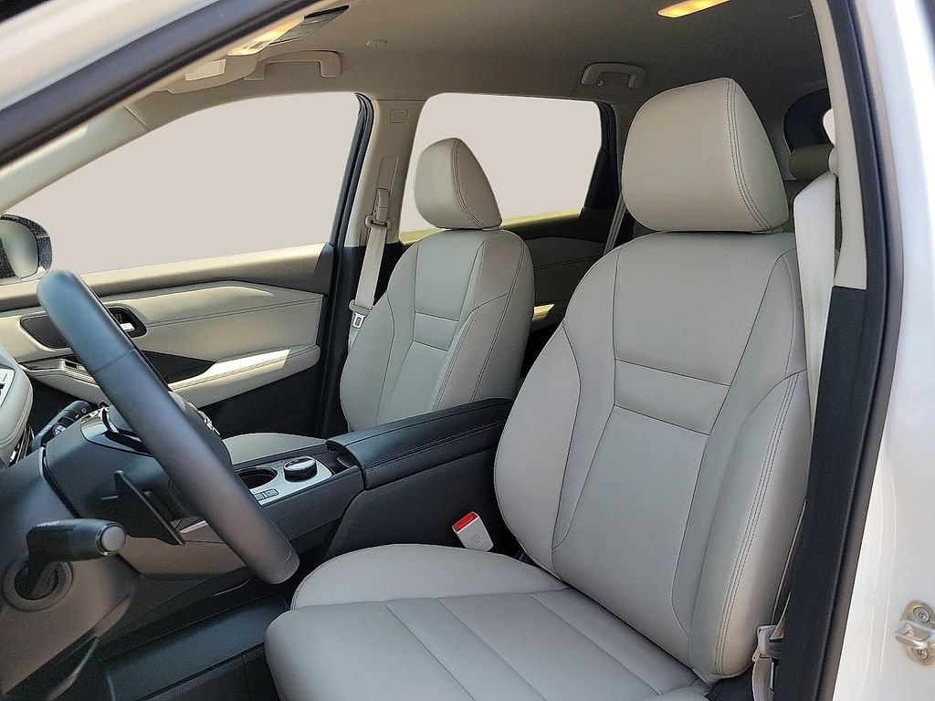 Used 2025 Nissan Rogue SL AWD/4WD image 11