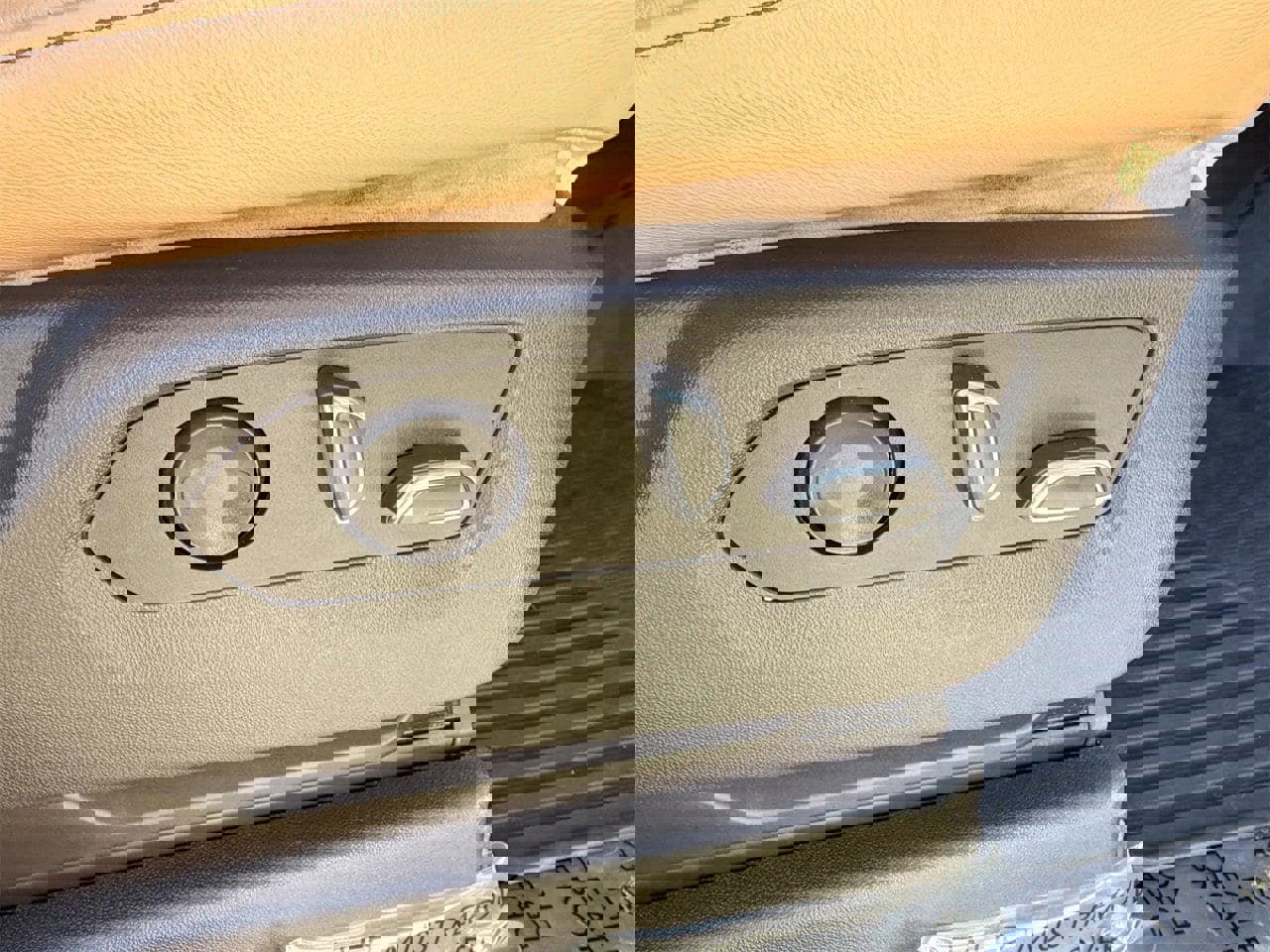 Certified 2022 Cadillac Escalade ESV Sport w/ Touring Package image 11