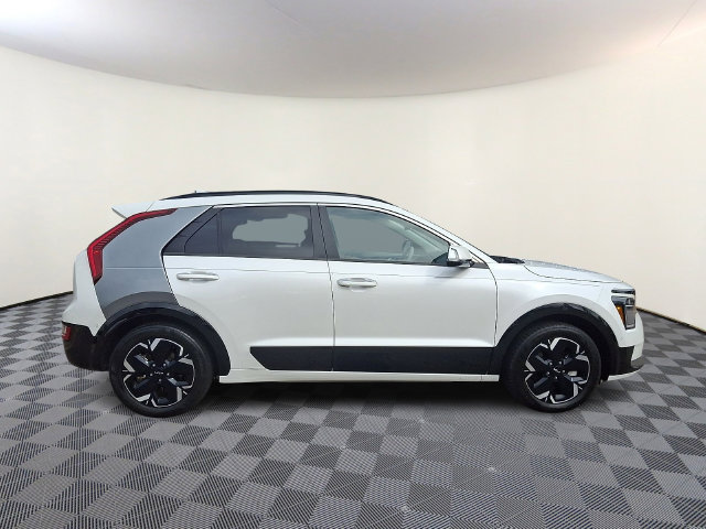 Certified 2023 Kia Niro Wave w/ Wave Preserve Package FWD image 9