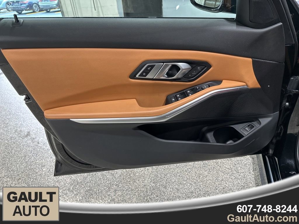 Certified 2022 BMW 330i xDrive Sedan w/ Driving Assistance Package image 14