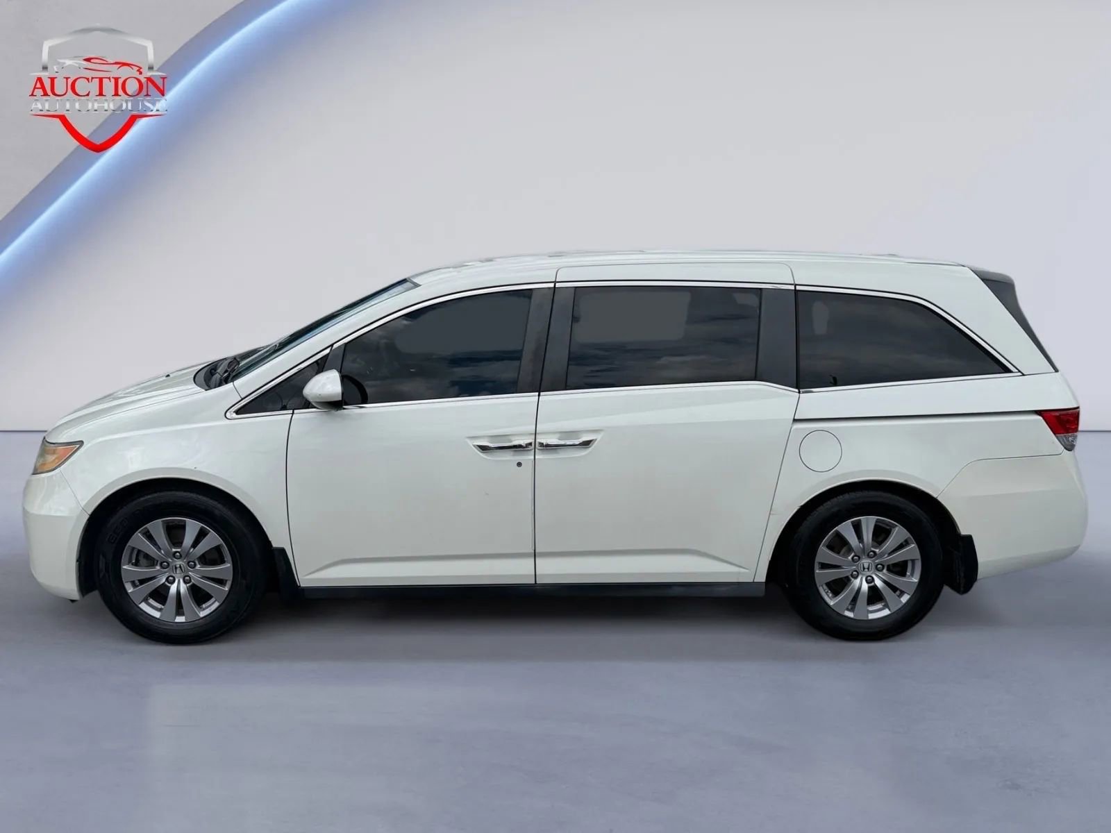 Used 2017 Honda Odyssey SE image 2