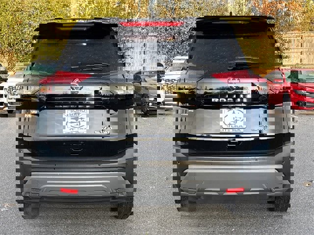 Used 2023 Nissan Rogue SV image 4