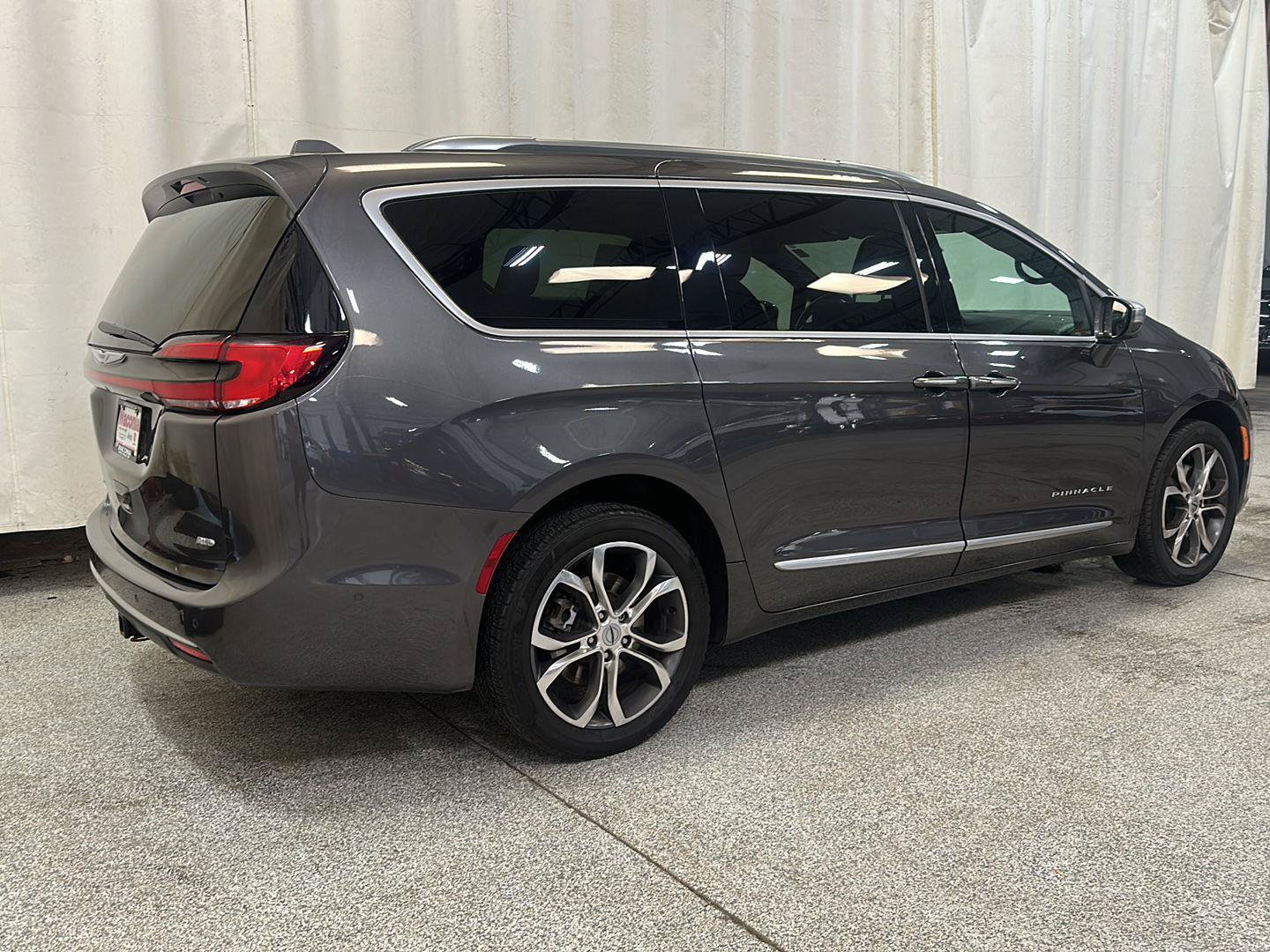Used 2021 Chrysler Pacifica Pinnacle AWD/4WD image 5