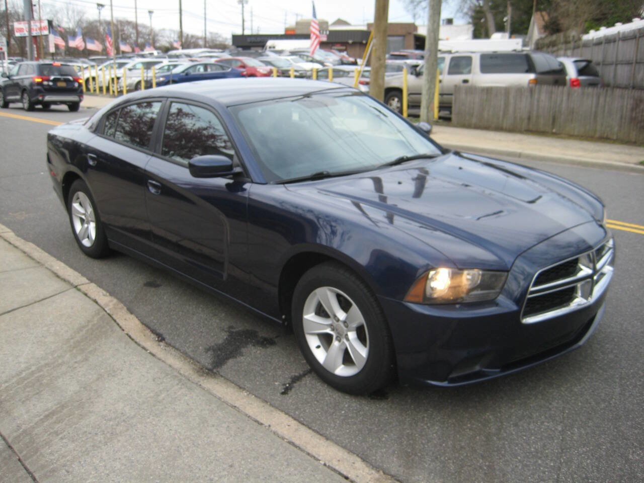 Used 2013 Dodge Charger SE w/ Connectivity Group RWD image 3