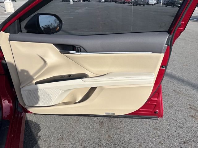 Used 2020 Toyota Camry XLE image 9