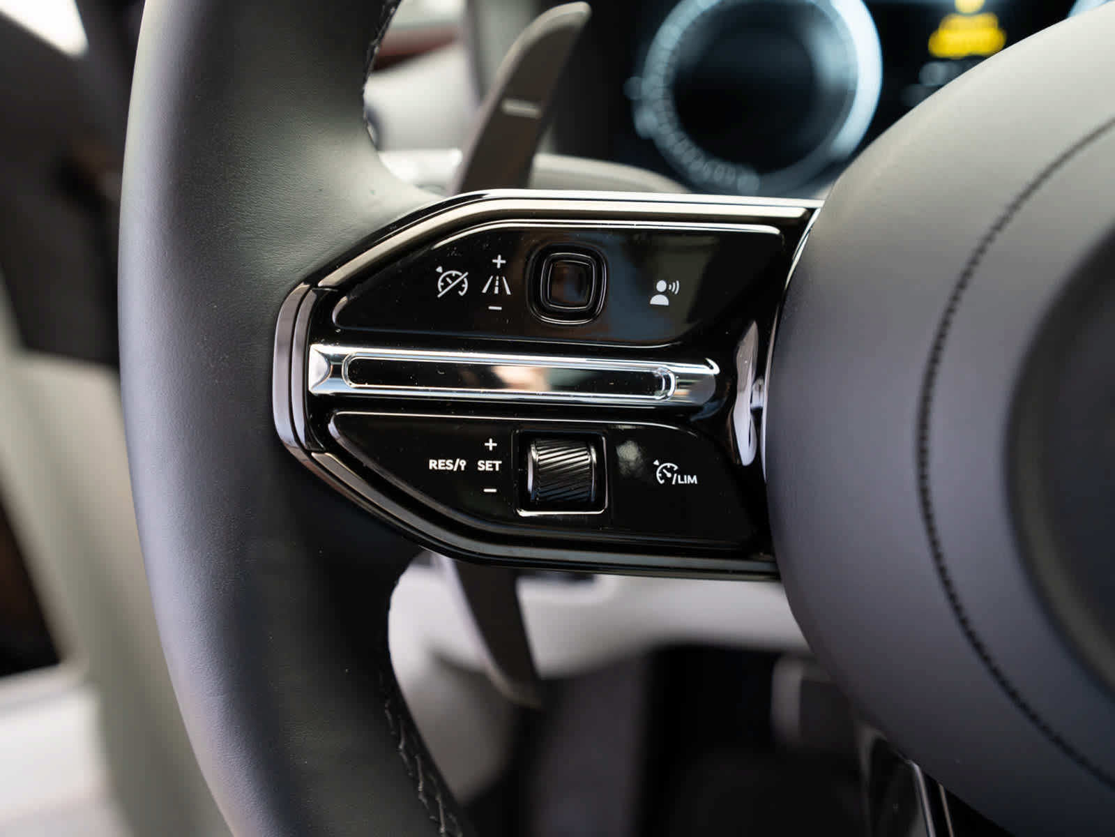 Used 2025 Aston Martin DBX 707 AWD/4WD image 23
