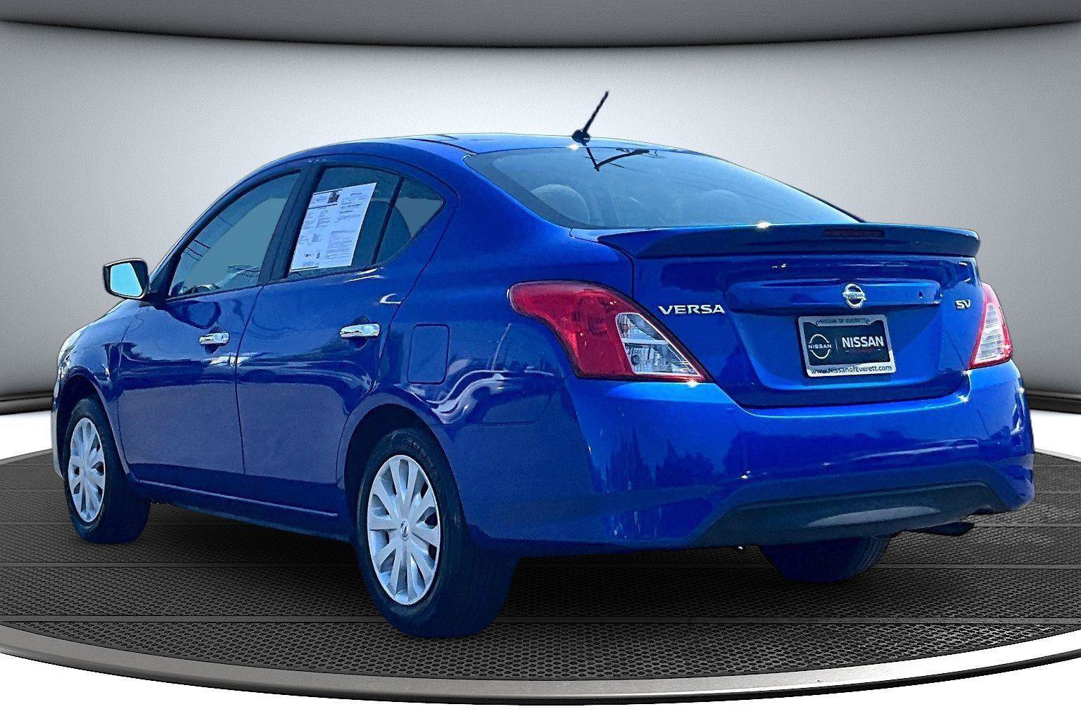 Used 2017 Nissan Versa SV FWD image 4