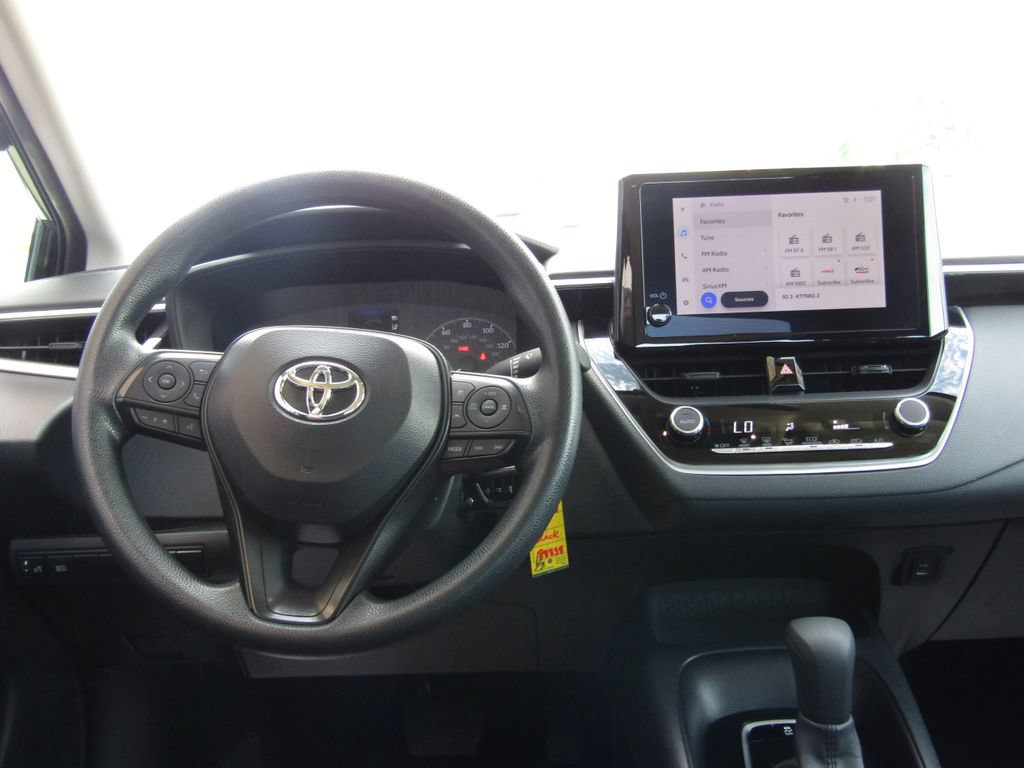 Used 2025 Toyota Corolla LE FWD image 5