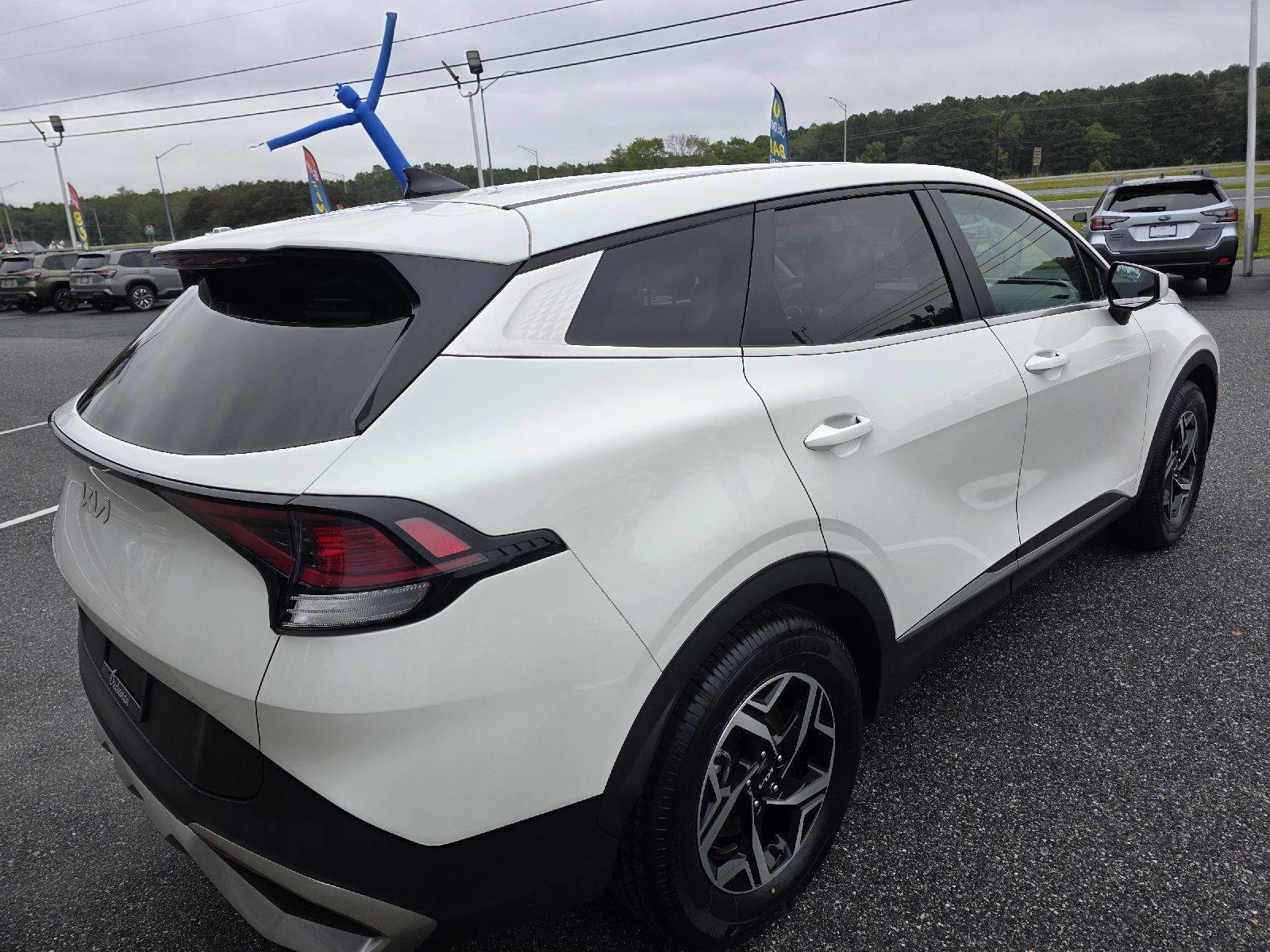 Used 2023 Kia Sportage LX image 5