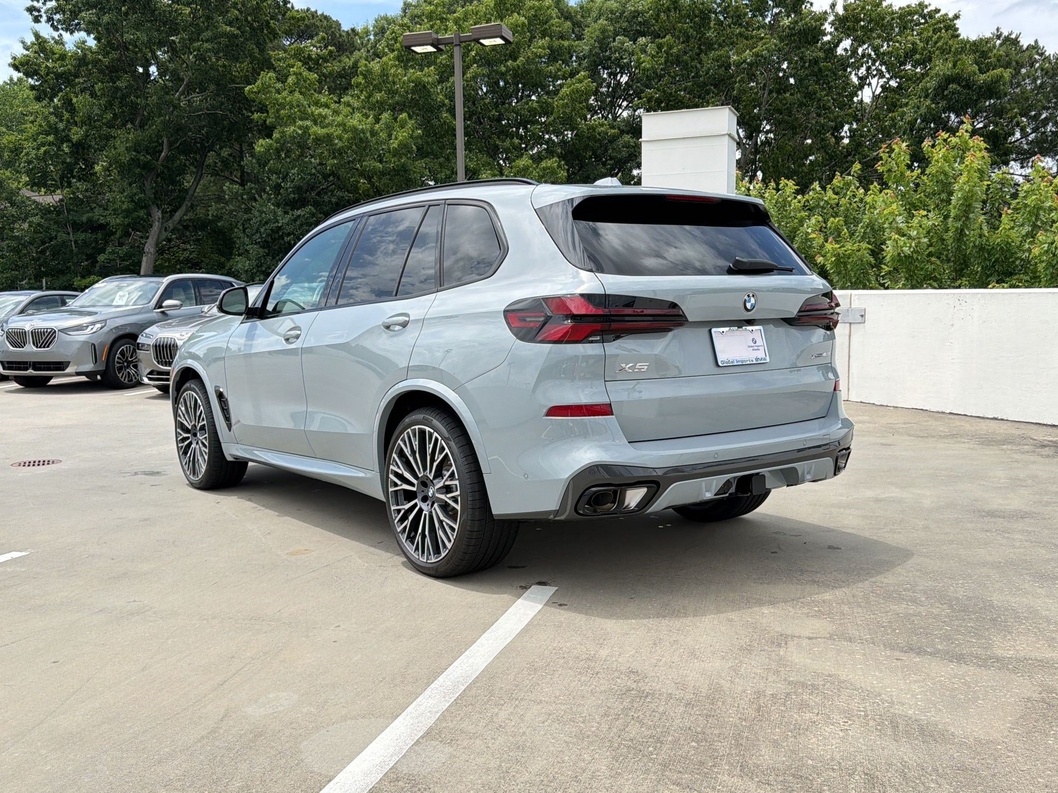 New 2026 BMW X5 xDrive40i w/ M Sport Package AWD/4WD image 3